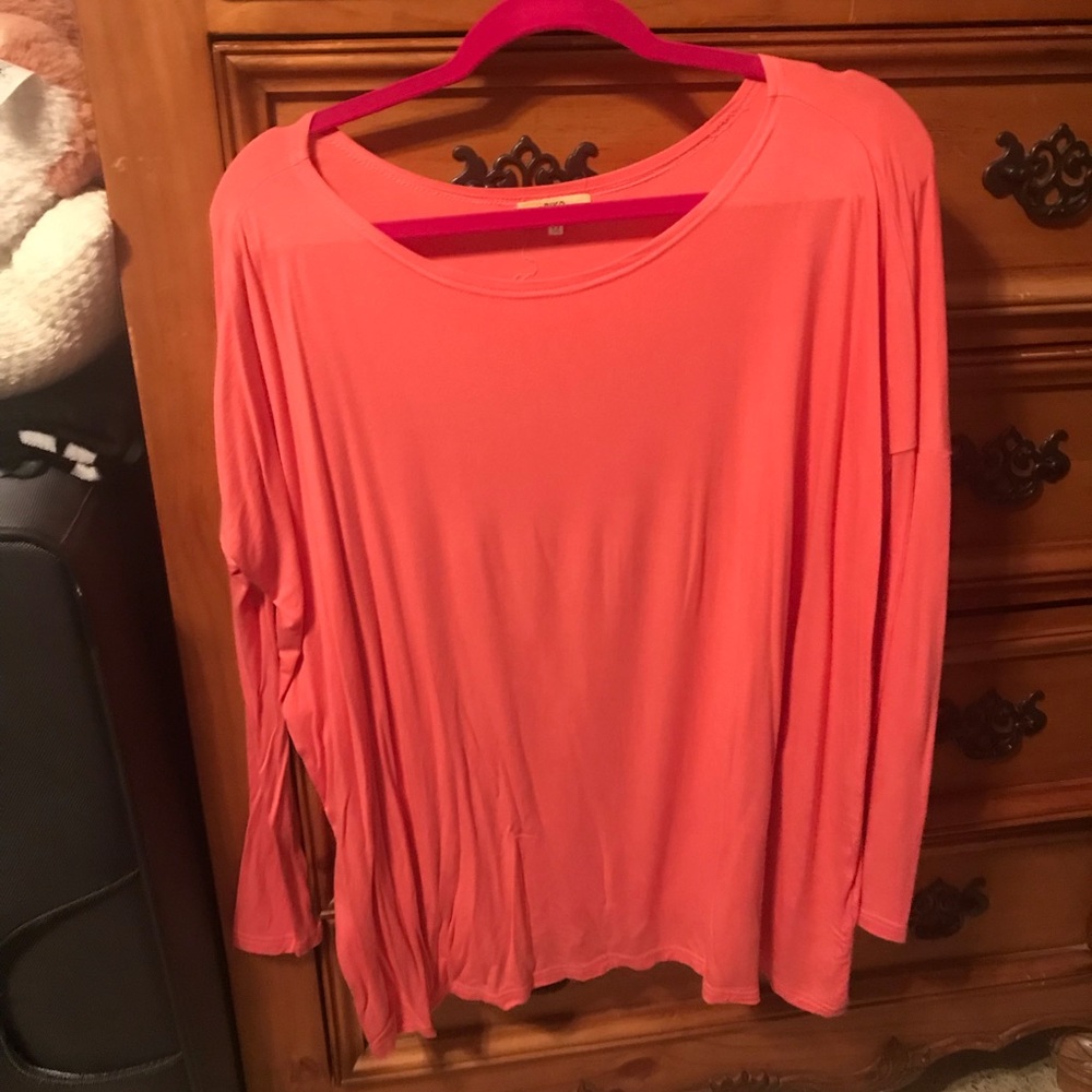 Pink long sleeve piko top!